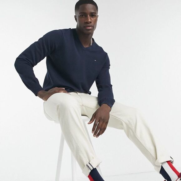 Tommy Hilfiger Signature Solid V-Neck Long Sleeves Embroidered Logo Sweater - Picture 4 of 11